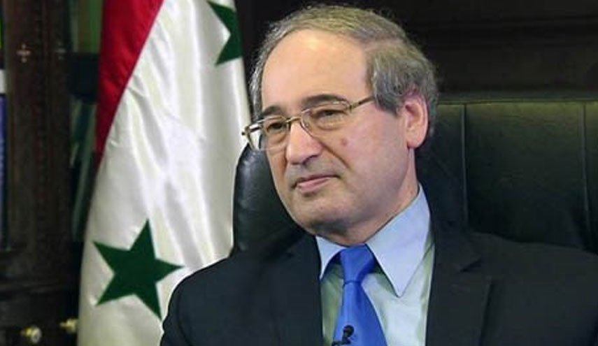 «فیصل المقداد» برای شرکت در نشست پنج‌جانبه وارد اردن شد