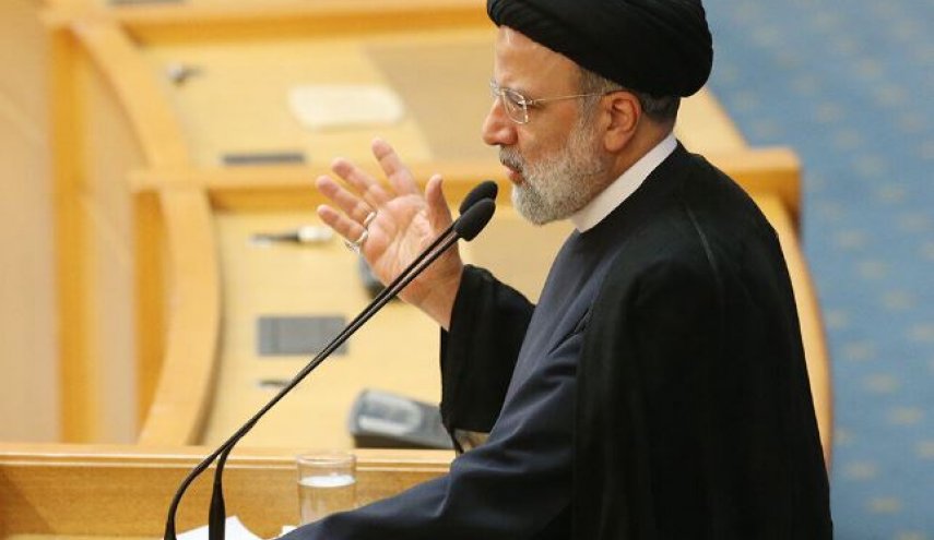 رئيسي: سنعمل على تحسین العلاقات الاقتصادية مع الدول الأخرى