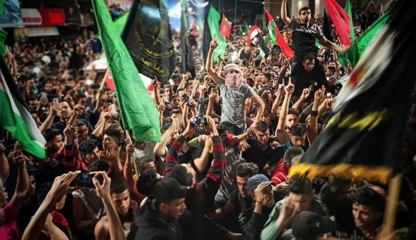 جشن پیروزی مردم غزه پس از اعلام توافق آتش‌بس