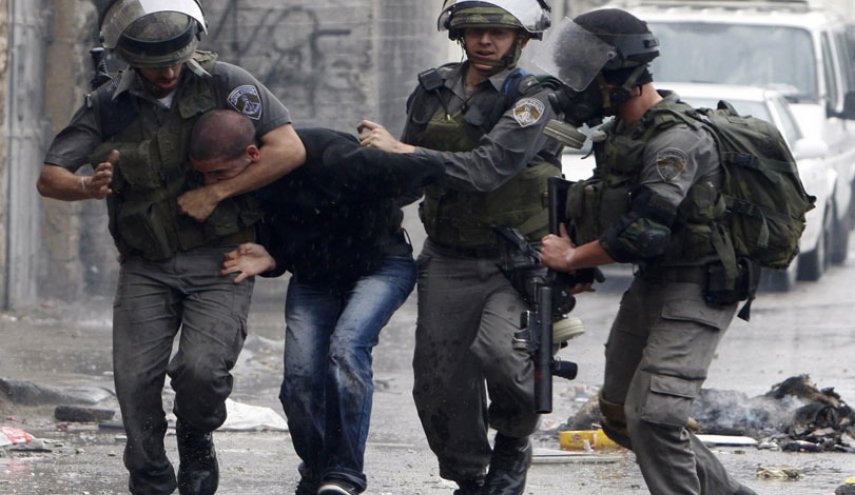 الاحتلال يصيب شابا فلسطينيا ويعتقل آخرين خلال اقتحام نابلس


