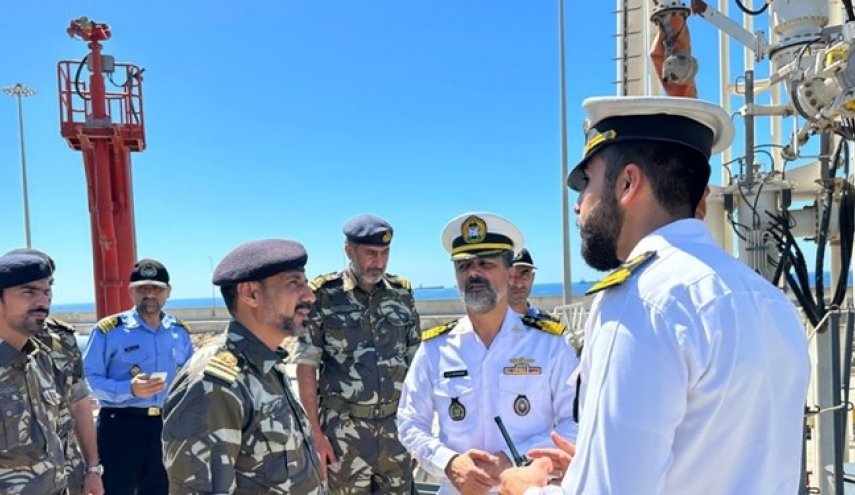 ناوگروه ۸۶ ارتش در بندر صلاله عمان پهلو گرفت
