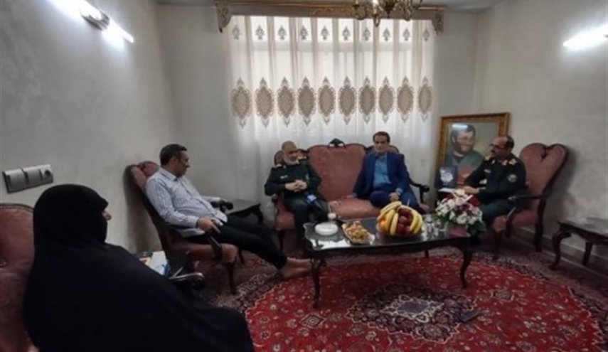 سردار سلامی با خانواده شهید بروجردی دیدار کرد
