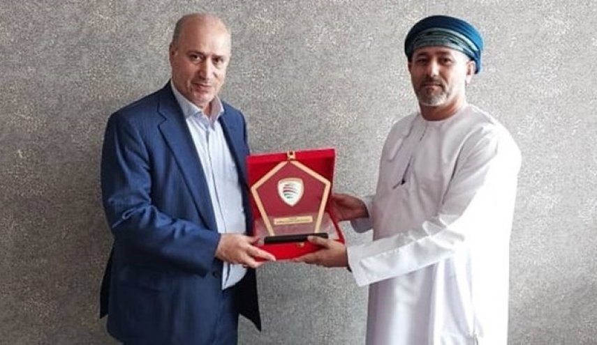 رئيس الاتحاد الإيراني لكرة القدم يلتقي مسؤولي الاتحاد العماني