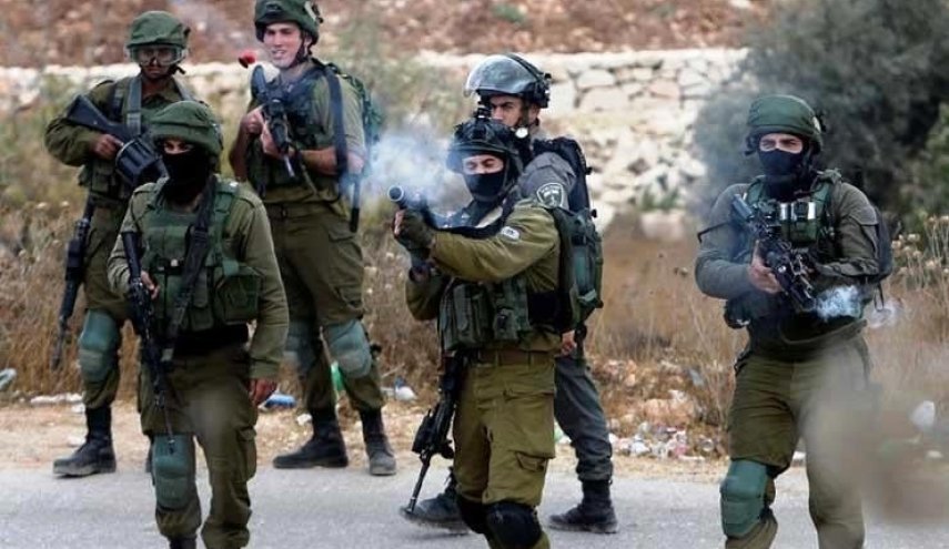 حمله گردان های قدس به نیروهای اشغالگر در طولکرم/ درگیری و زخمی شدن یک جوان فلسطینی بر اثر اصابت گلوله های اشغالگران در اردوگاه آوارگان شعفاط