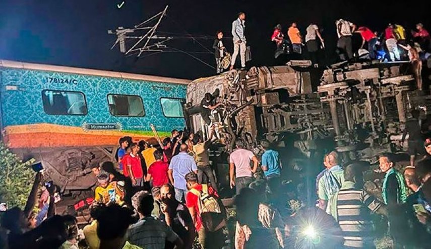 شمار جان‌باختگان تصادف قطار در هند به ۲۰۷ نفر افزایش یافت

