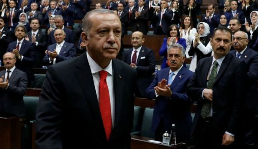 أردوغان يستبعد أبرز وزرائه من تشكيل الحكومة الجديدة

