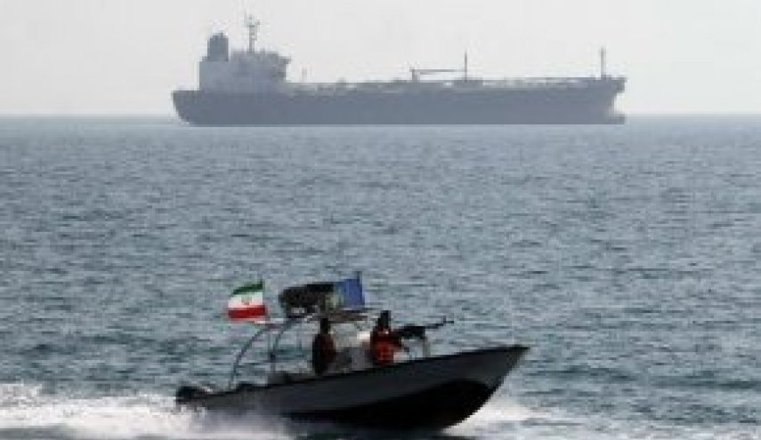 پاسخ مثبت نیروی دریایی سپاه به درخواست کمک شناور تجاری خارجی در تنگه هرمز