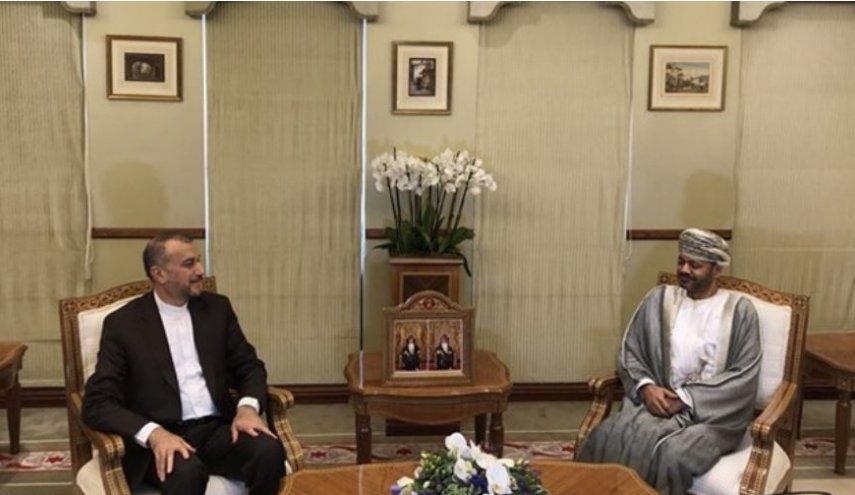 امير عبداللهيان يجري محادثات مع نظيره العماني في مسقط