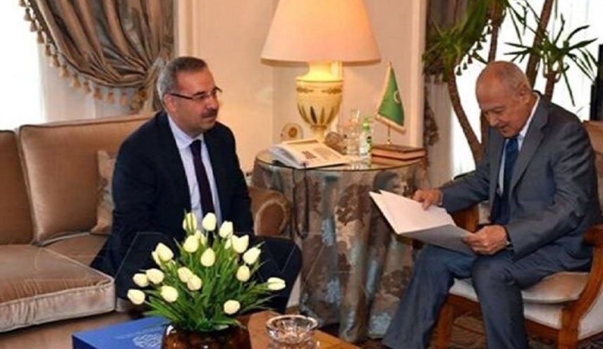نماینده سوریه در اتحادیه عرب استوارنامه خود را تقدیم ابوالغیط کرد