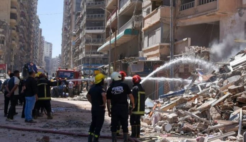 انهيار عقار مكون من 14 طابقا في الإسكندرية بمصر..تسجيل أربع إصابات