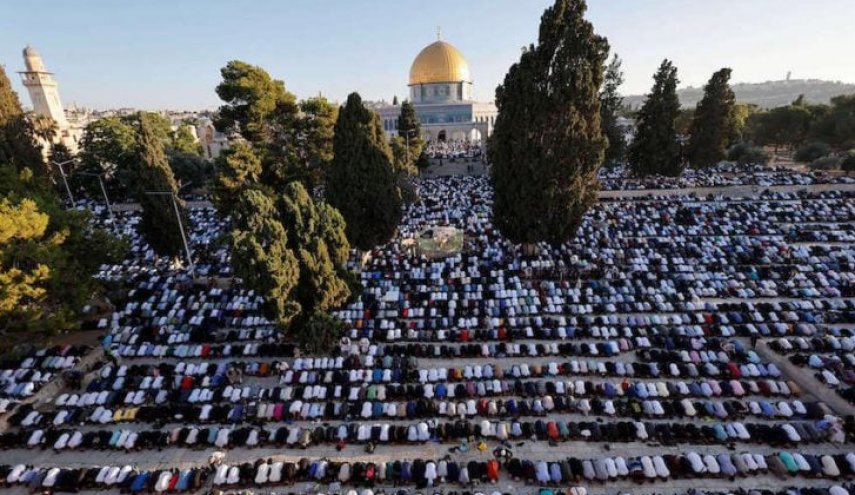 رغم تضييقات الاحتلال..الآلاف يعمرون الأقصى في صلاة فجر الثاني من أيام الأضحى