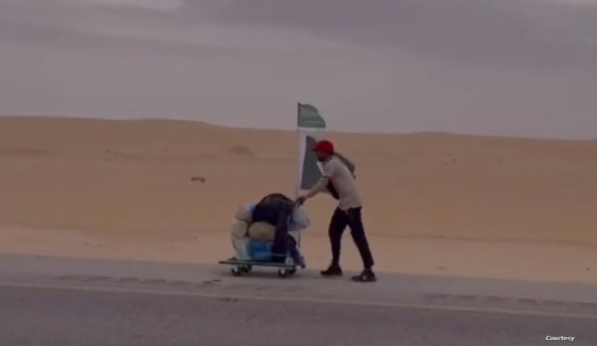 باكستاني يمشي 5 آلاف كم لأداء فريضة الحج
