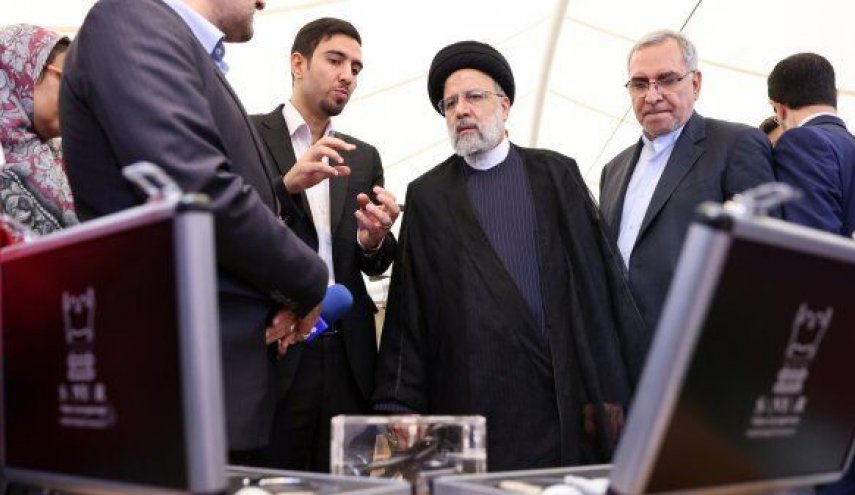 الرئيس رئيسي يزور مركز الابتكار والتكنولوجيا الإيراني في كينيا