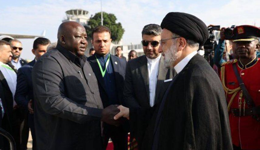 الرئيس رئيسي يغادر اوغندا باتجاه زيمبابوي