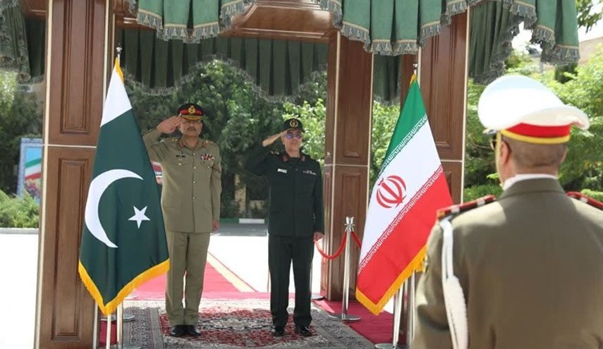 فرمانده ارتش پاکستان با سرلشکر باقری دیدار کرد