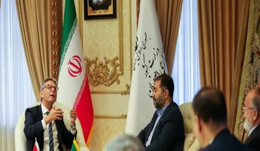 الدنمارك تواصل الاستثمار في إيران رغم العقوبات المفروضة على البلاد