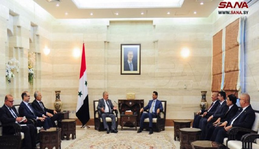 رئيس الوزراء السوري يلتقي وزير النقل العراقي في دمشق