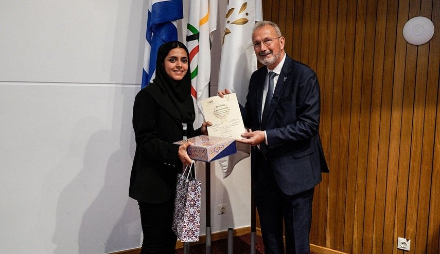 الرياضية الإيرانية هليا أصغري تشارك في اجتماع اللجنة الأولمبية الدولية