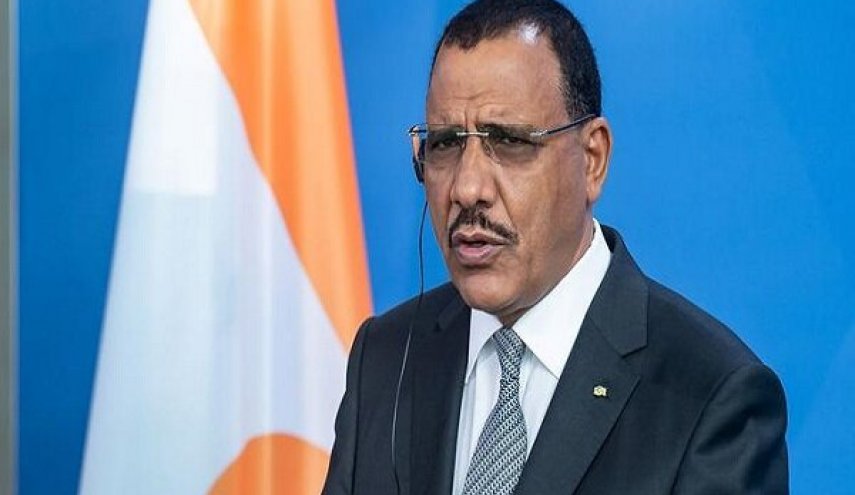 مشاور رئیس‌جمهور برکنار شده نیجر: محمد بازوم قصد استعفا ندارد