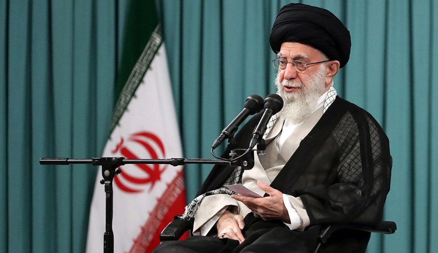 رهبر انقلاب: راه مقابله با جنگ شناختی استمرار راه شهدا و عمل به درس آنان است