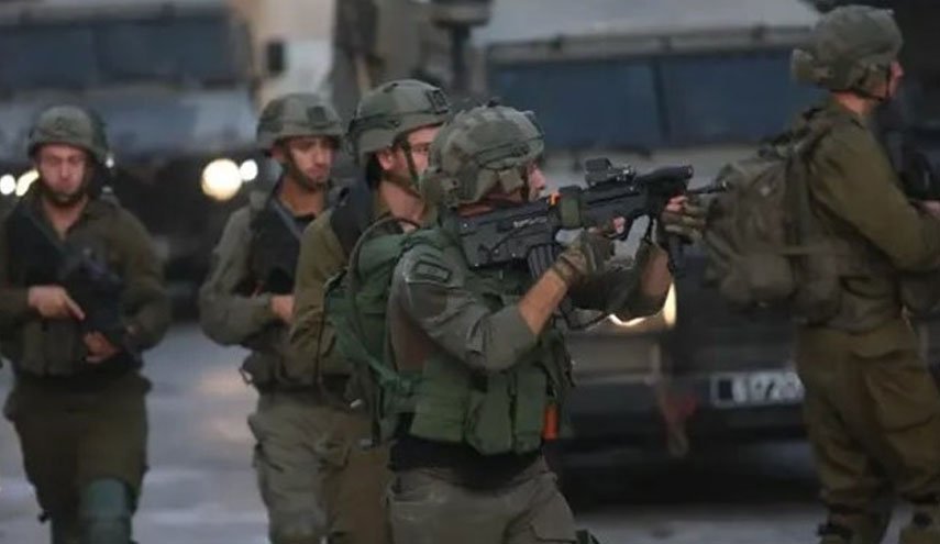 تصاویر العالم از یورش اشغالگران و به هم ریختن منزل فلسطینیان 