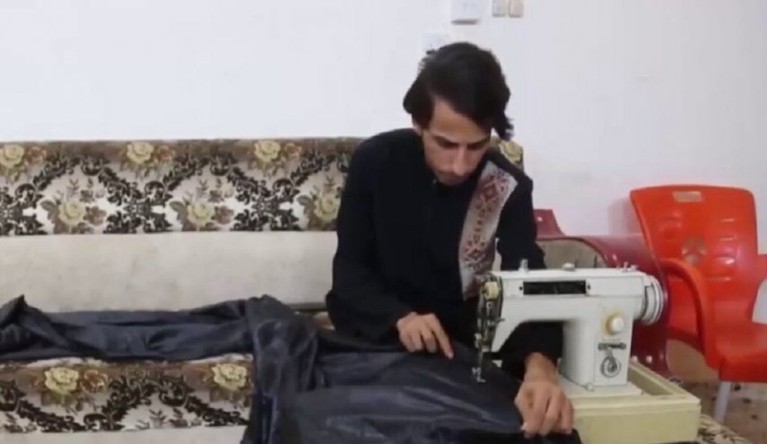 دوخت بزرگترین پرچم عزای امام حسین (ع) درجهان توسط مردم دیالی عراق + فیلم
