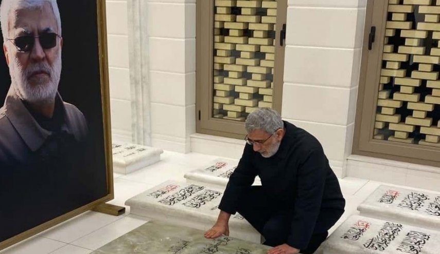 صور.. العميد قاآني يزور ضريح الشهيد المهندس