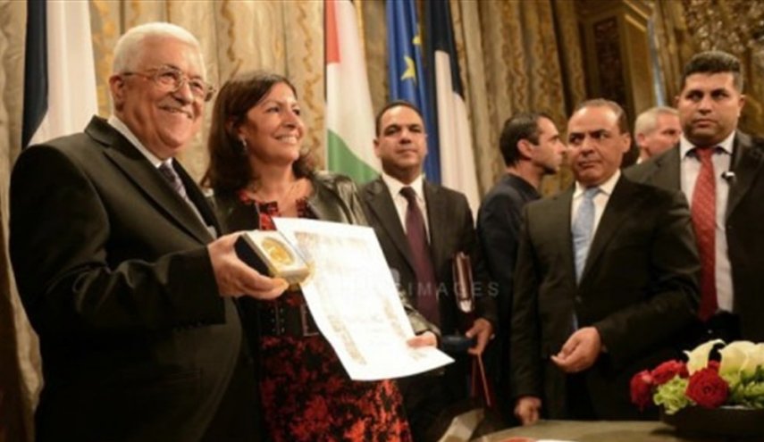 فرنسا تجرد الرئيس الفلسطيني من وسام 'غراند فيرميل'