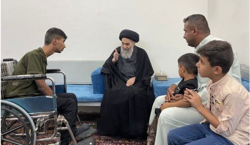 آیت الله سیستانی در دیدار با دانش آموز ممتازِ دارای معلولیت؛ موفقیت شما درس مهمی برای همگان است