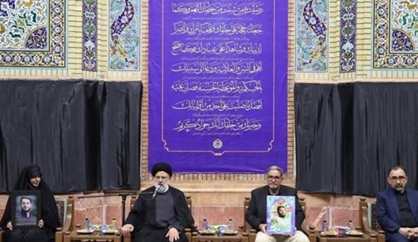 الرئيس رئيسي يلتقي عوائل شهداء ارساء الأمن في مشهد المقدسة + صور