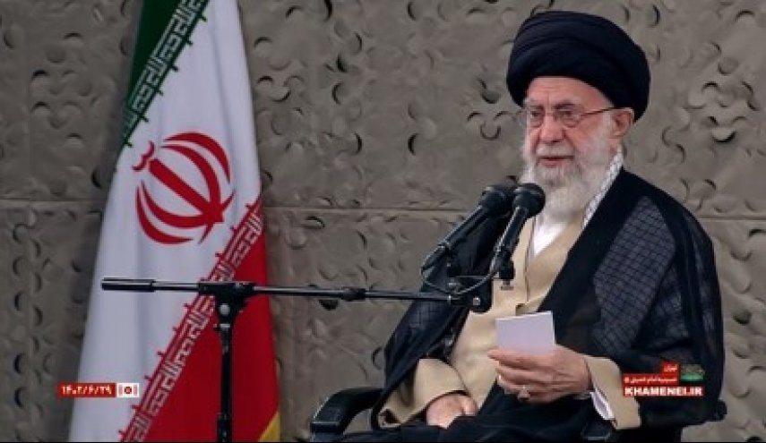 دفاع مقدس نشان داد جوانان می توانند همه مشکلات را حل کنند