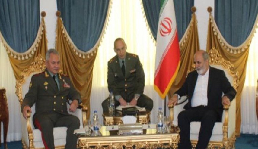 وزیر الدفاع الروسي يلتقي أمين المجلس الاعلى للأمن القومي الايراني
