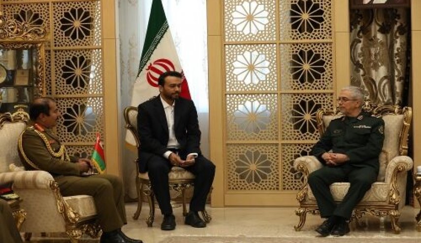 دیدار فرمانده نیروی زمینی ارتش عمان با سرلشکر باقری
