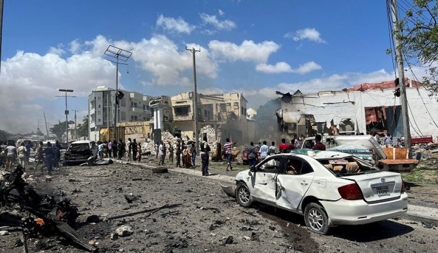 بينهم جنود.. انفجار شاحنة ملغومة في الصومال تخلّف 10 قتلى
