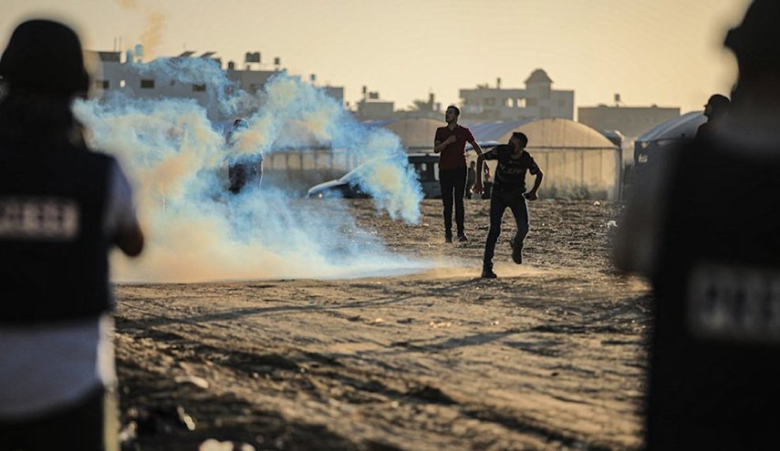 مقاومون فلسطينيون يطلقون بالونات حارقة نحو المستوطنات