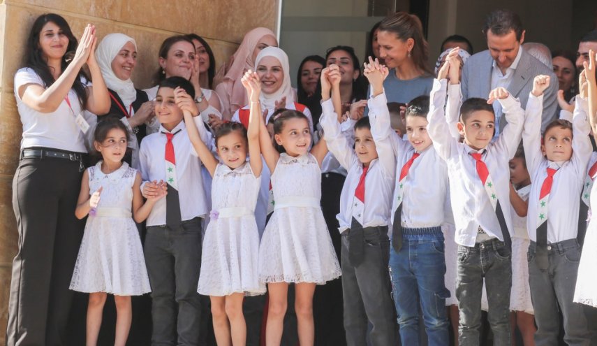 بشار الاسد برفقة زوجته يزور مدرسة أبناء الشهداء بطرطوس+صور 
