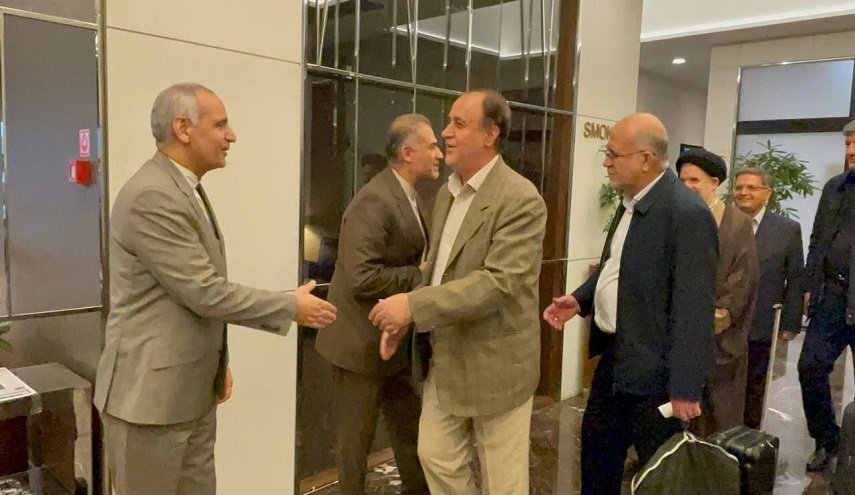 وفد برلماني إيراني يصل إلى موسکو
