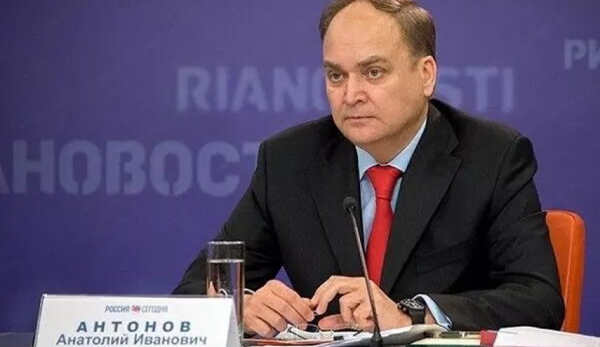 السفير الروسي يعلق على قرار واشنطن طرد الدبلوماسيين الروسيين

