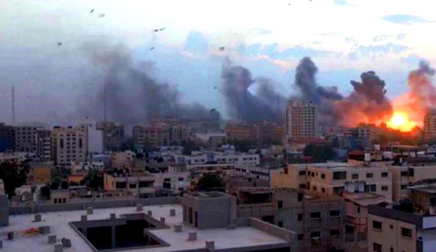 دختربچه فلسطینی که عروسکش را نجات داد! + عکس