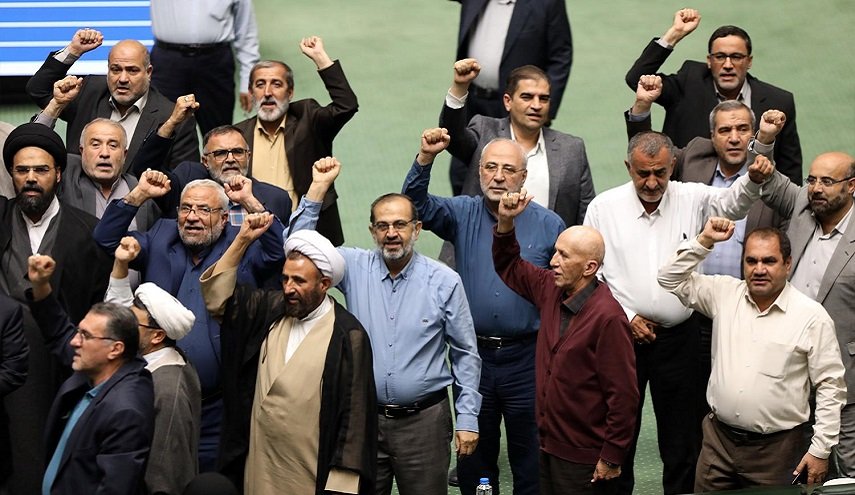 شعار 'الموت لإسرائيل' تحت قبة برلمان إيران