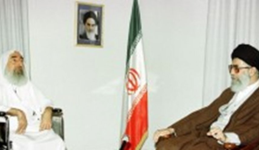 انتشار برای اولین‌بار | لحظاتی از دیدار شیخ احمد یاسین با رهبر انقلاب

