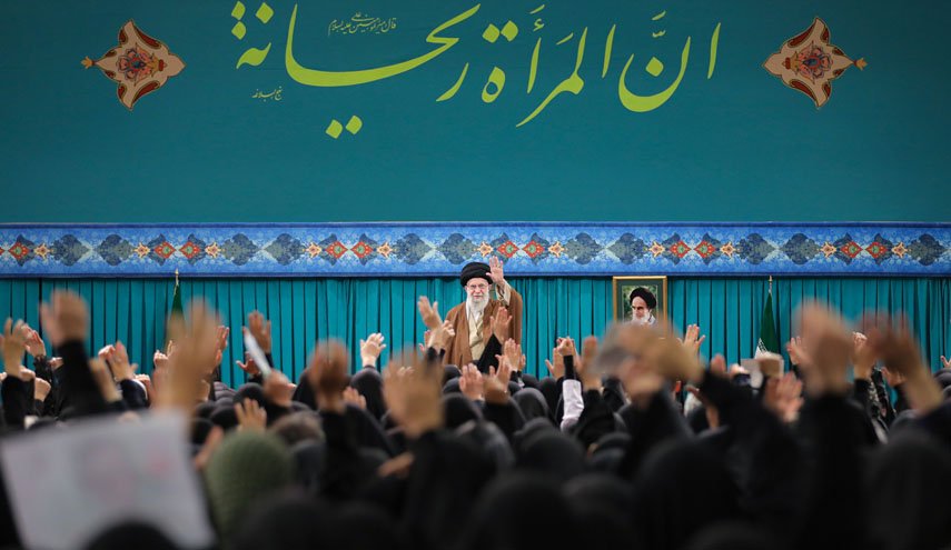 دیدگاه اسلام در موضوع زن، منطقی و رویکرد غرب لذت‌جویی است