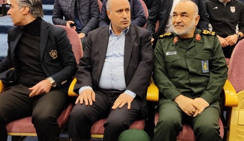 حضور سرلشکر سلامی در جمع ملی‌پوشان فوتبال + عکس
