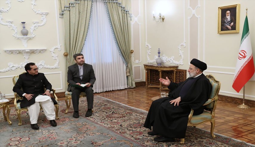 تاکید رئیسی بر ضرورت مقابله جدی با هرگونه فضاسازی در روابط تهران-اسلام‌آباد