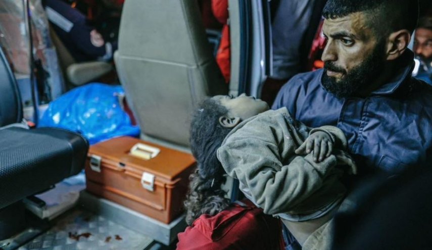نجات معجزه‌آسای دختر ۳ ساله فلسطینی از بمباران صهیونیست‌ها