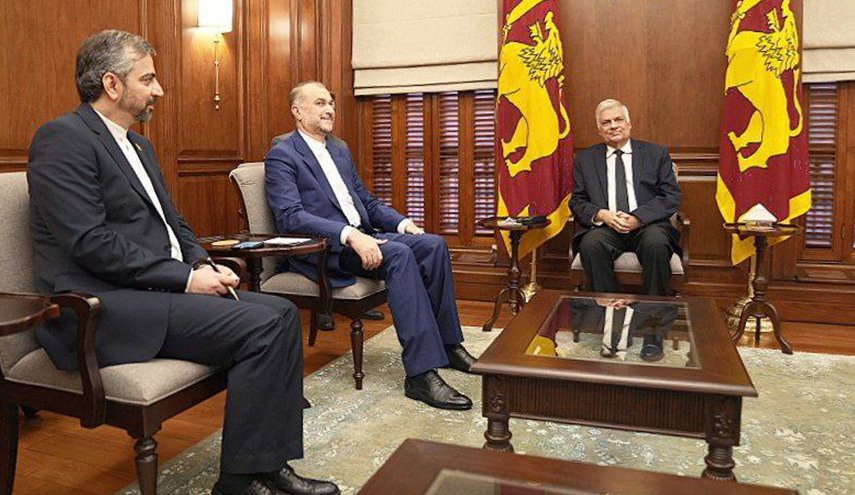 وزير الخارجية الإيراني يلتقي الرئيس السريلانكي في كولمبو