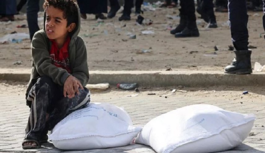 جوان فلسطینی: می‌خواهند با یک کیسه آرد، فلسطین را فراموش کنیم

