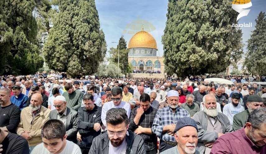 حضور ۱۲۵ هزار فلسطینی در نماز جمعه مسجدالاقصی