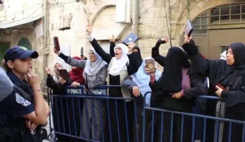مرابطات مقدسيات: الأقصى يستصرخ العالم فلا تتركوه وحيدًا