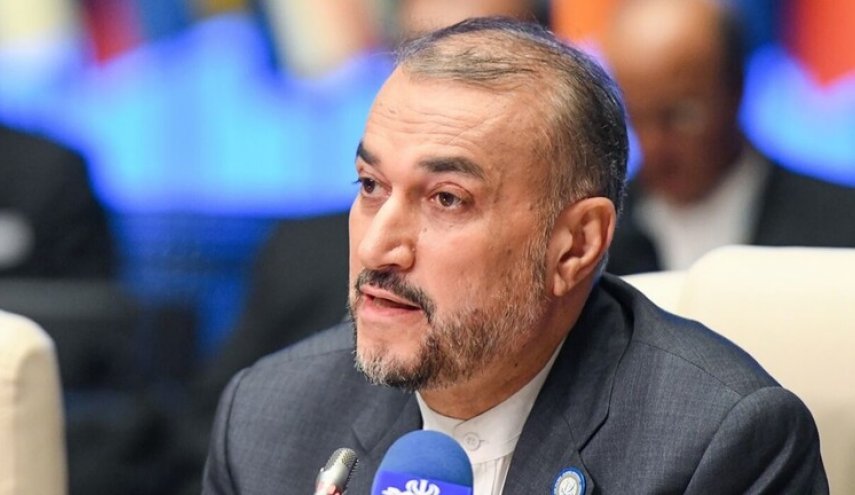 اتصال هاتفي بين وزير الخارجية الإيراني ونظيره البريطاني